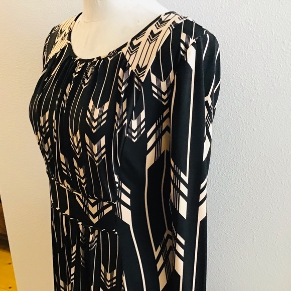 Jessica Simpson Super Flattering Year Round Go Anywhere Dress - Picture 5 of 6